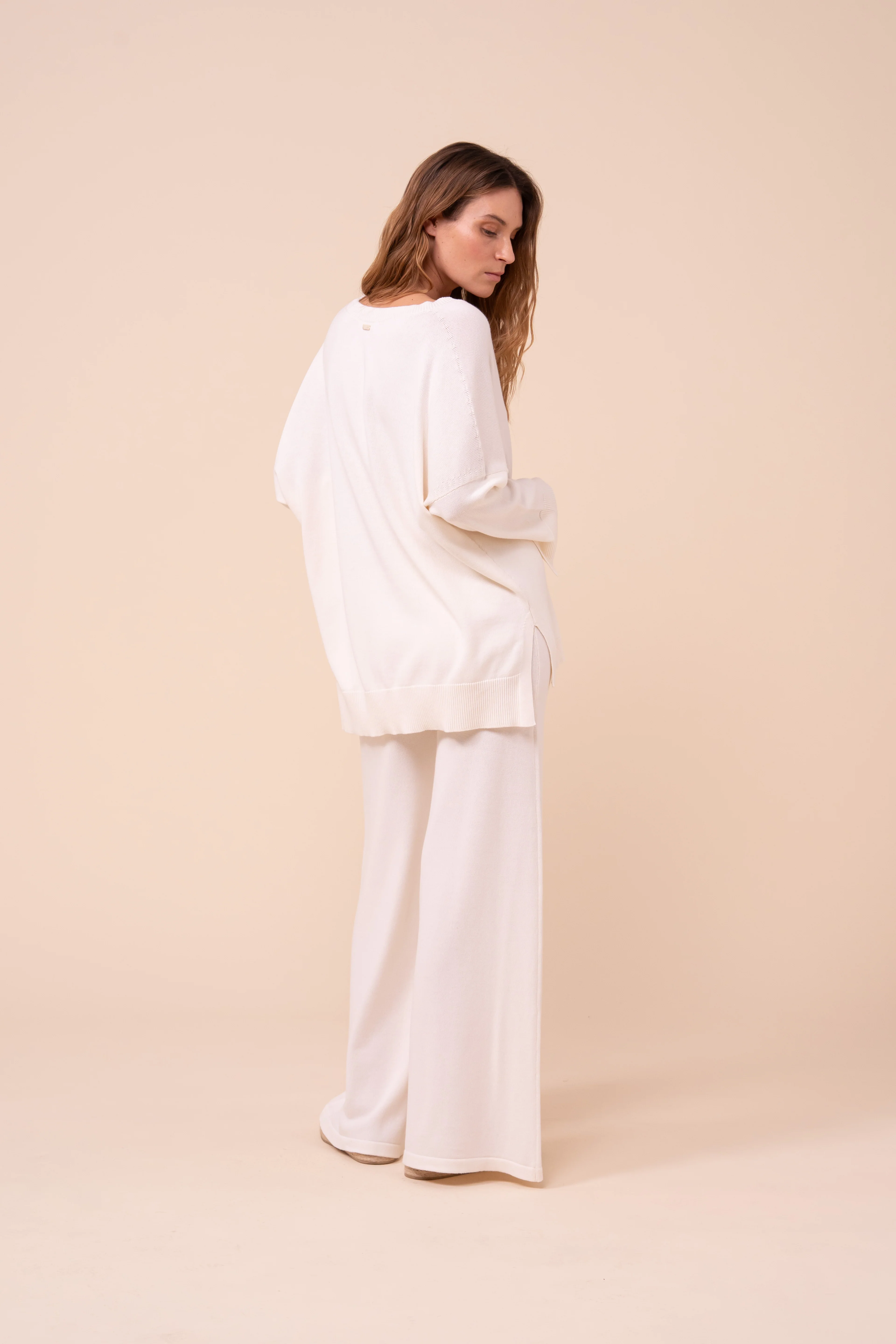 Andy Cotton and Cashmere V-Neck Sweater - Image 3