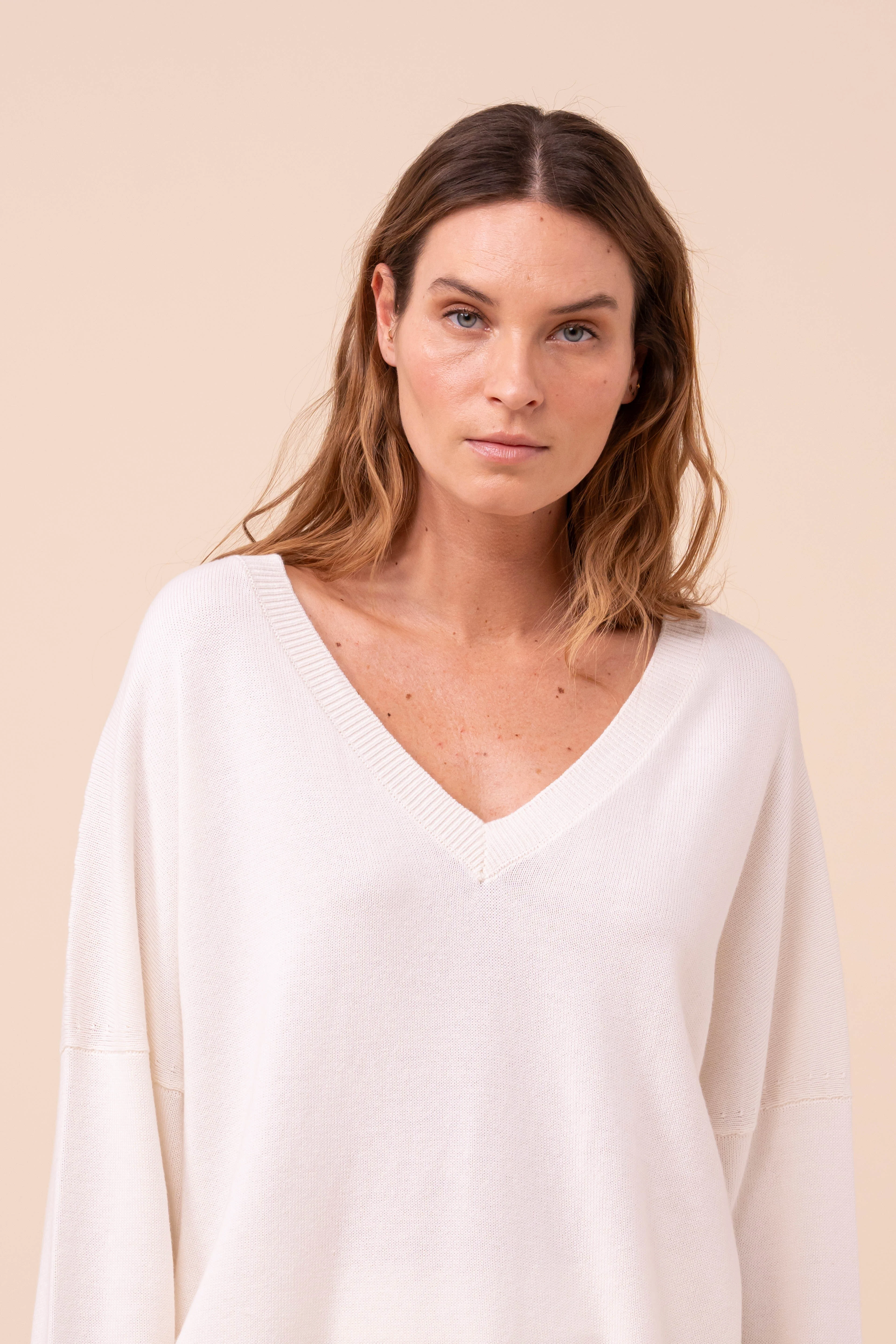 Andy Cotton and Cashmere V-Neck Sweater - Image 4