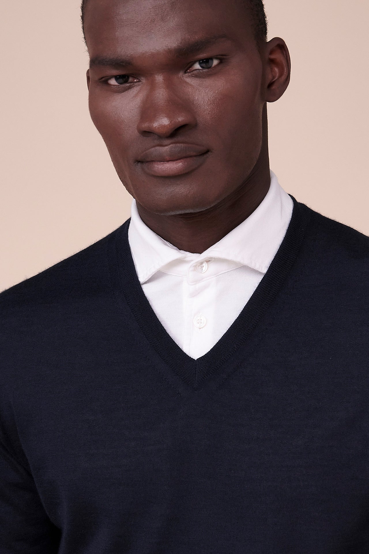 Pull Cashmere Silk V-neck in iconic colors - Image 4