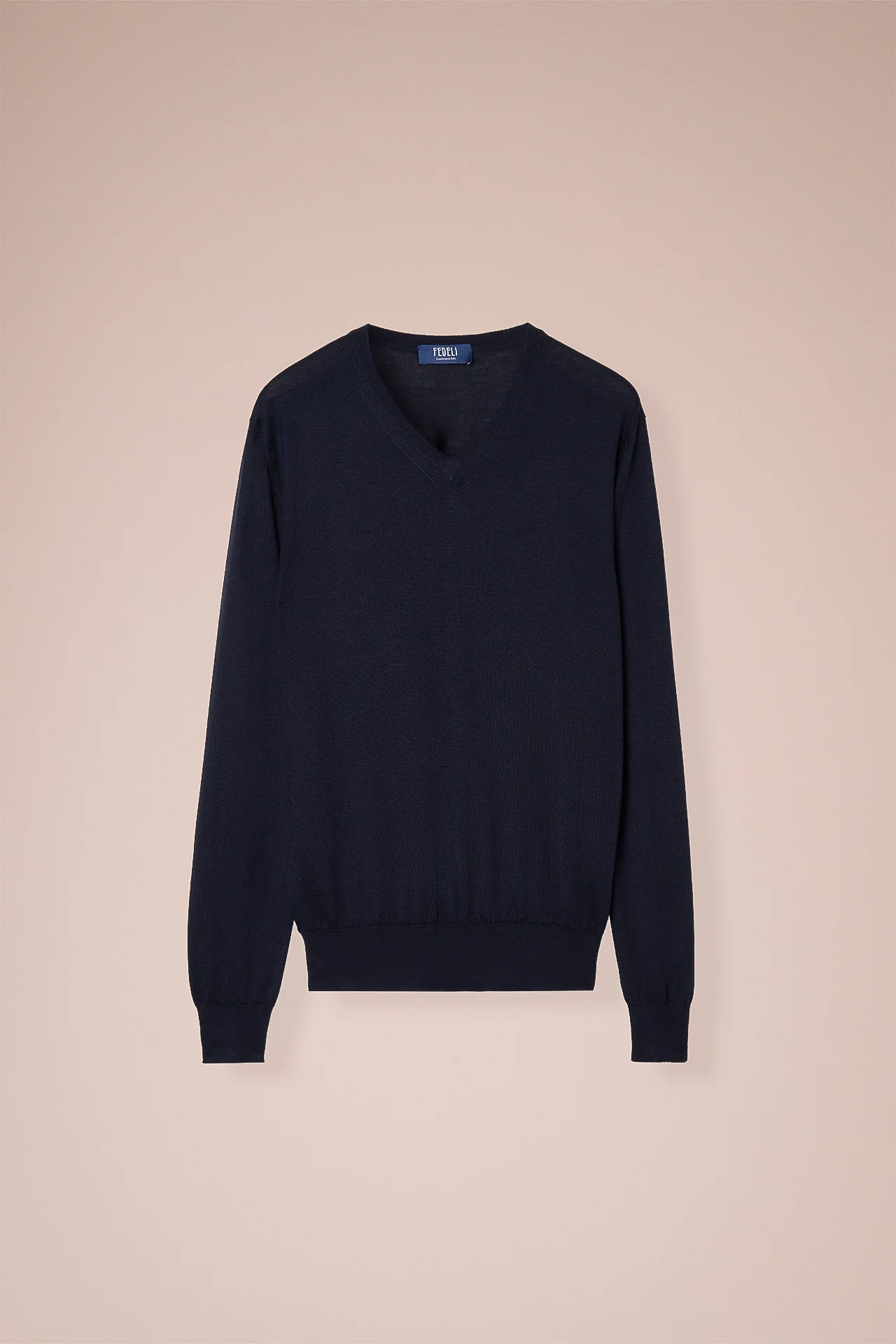 Pull Cashmere Silk V-neck in iconic colors - Image 6