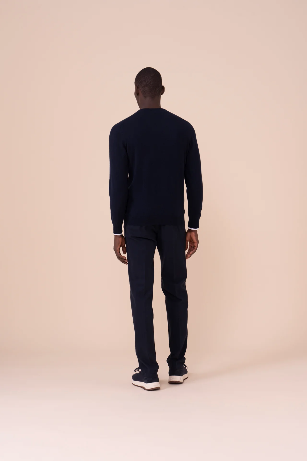 Pull Cashmere V-neck in iconic colors - Image 3